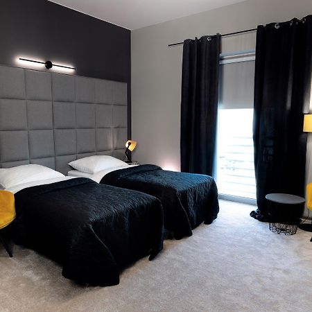 Hotel Absolwent Gostyń Екстериор снимка