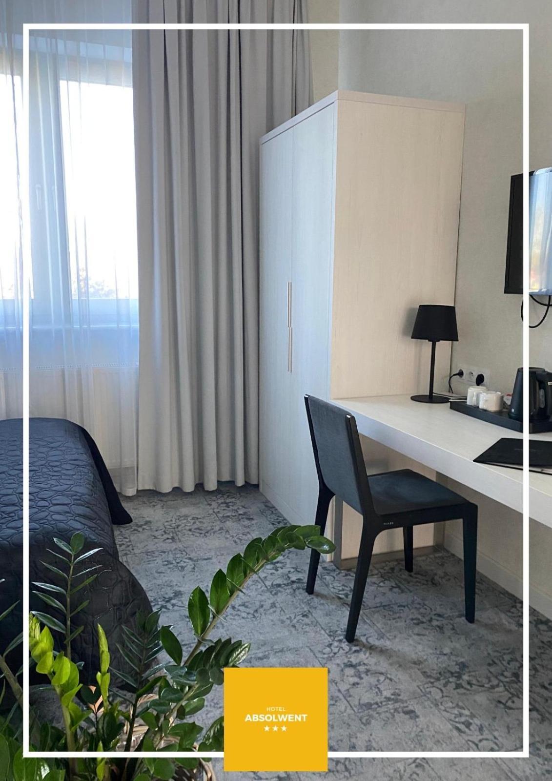 Hotel Absolwent Gostyń Екстериор снимка