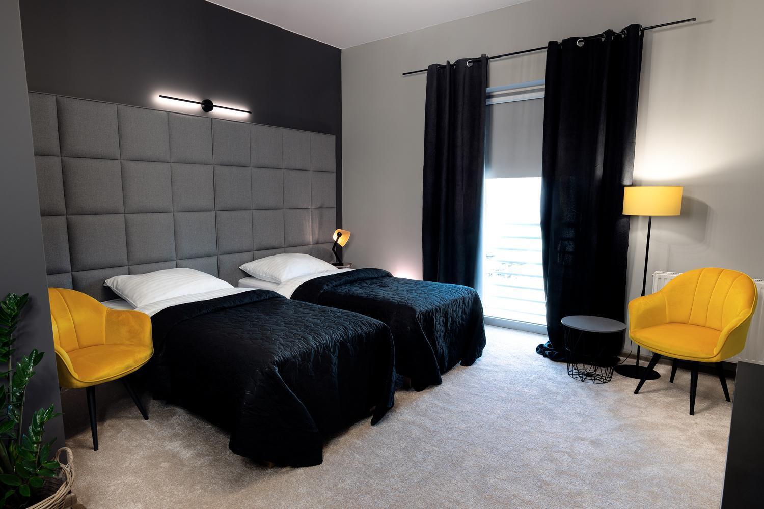 Hotel Absolwent Gostyń Екстериор снимка