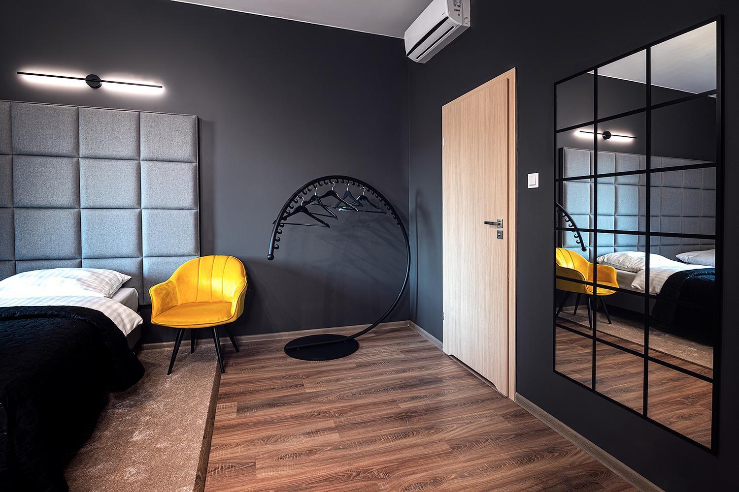 Hotel Absolwent Gostyń Екстериор снимка