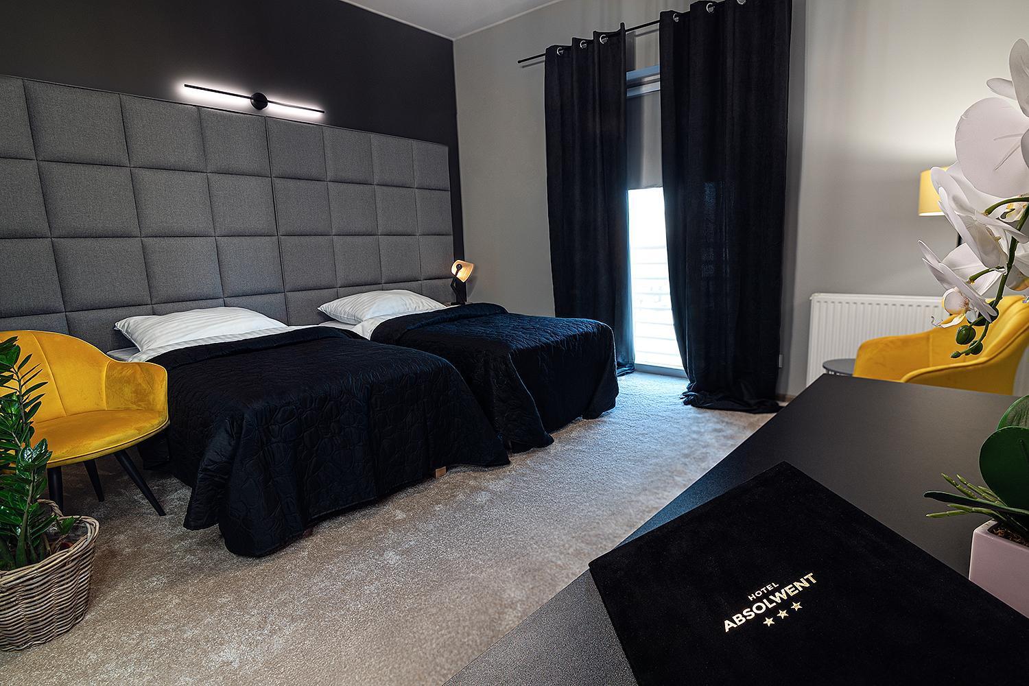 Hotel Absolwent Gostyń Екстериор снимка