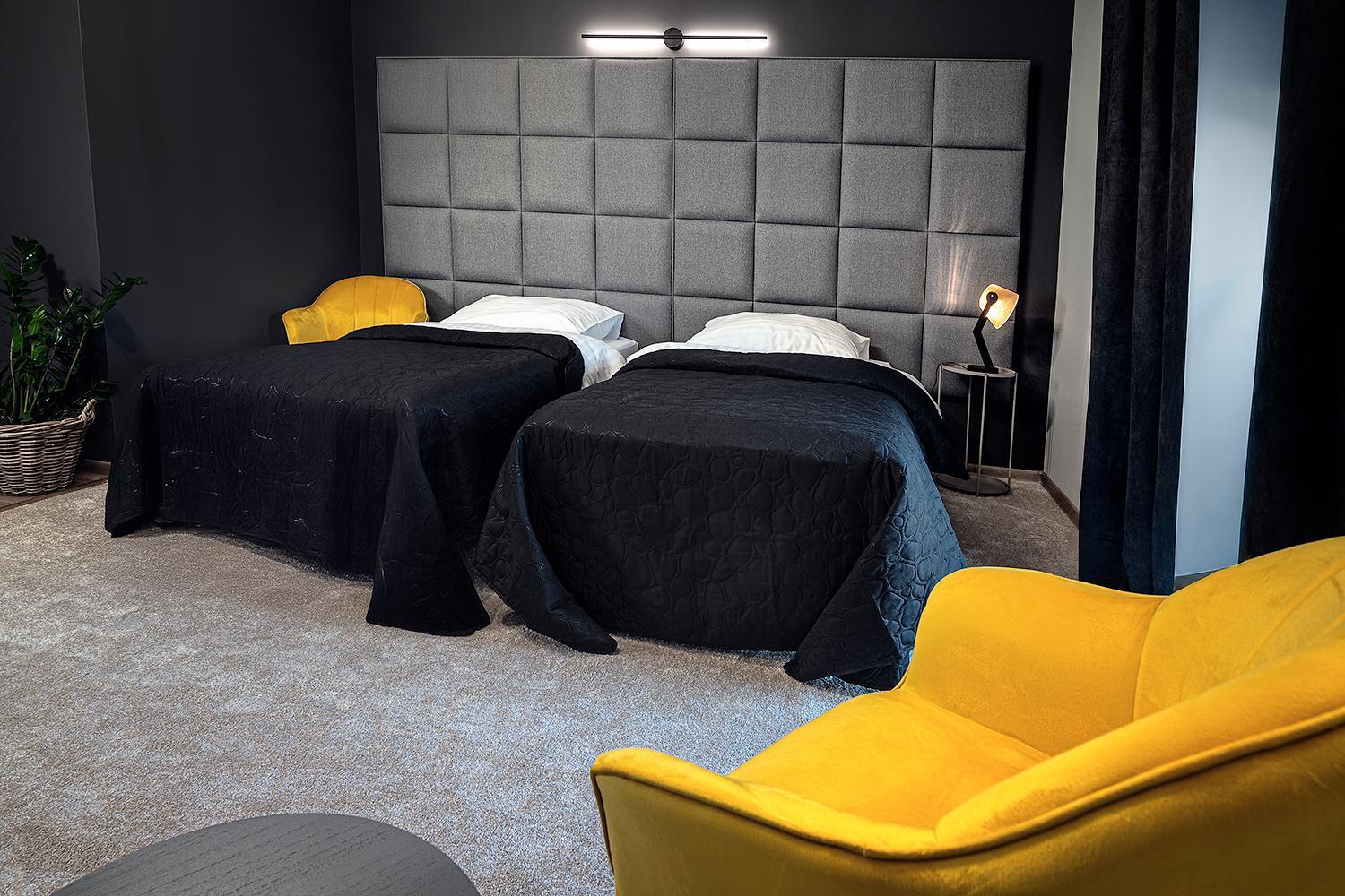 Hotel Absolwent Gostyń Екстериор снимка