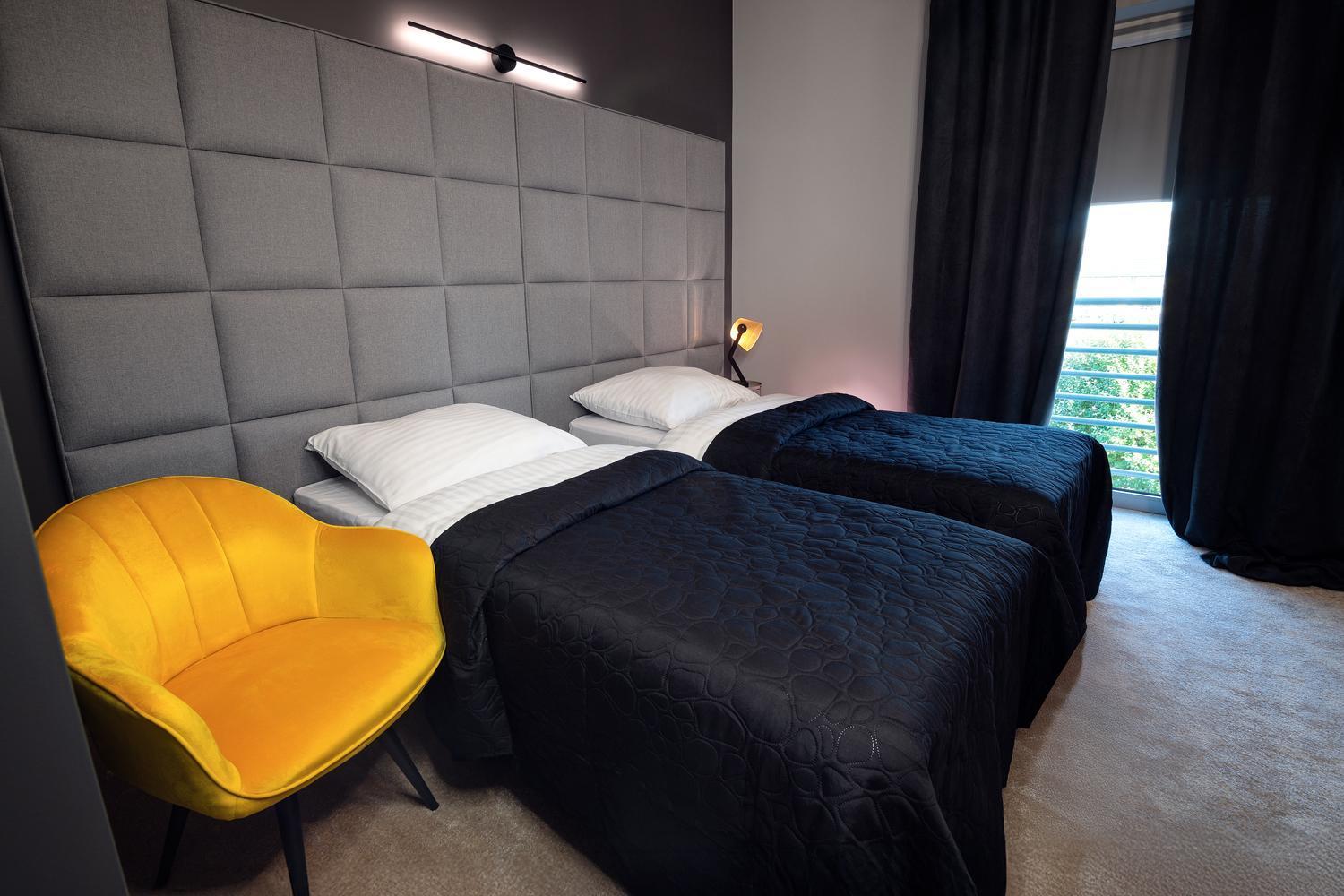 Hotel Absolwent Gostyń Екстериор снимка