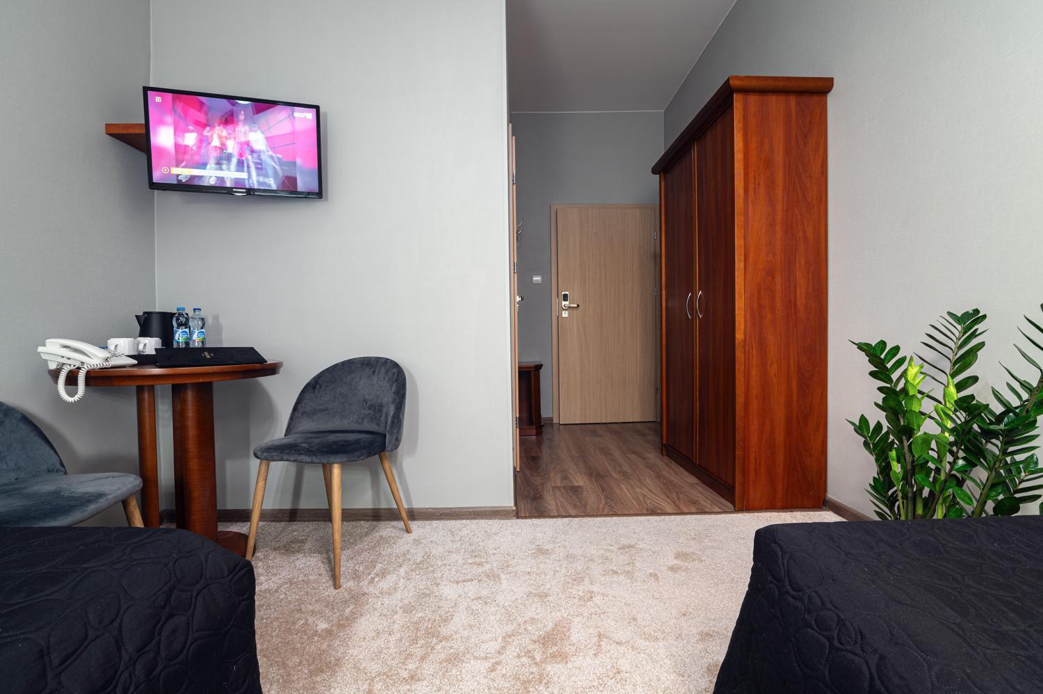 Hotel Absolwent Gostyń Екстериор снимка