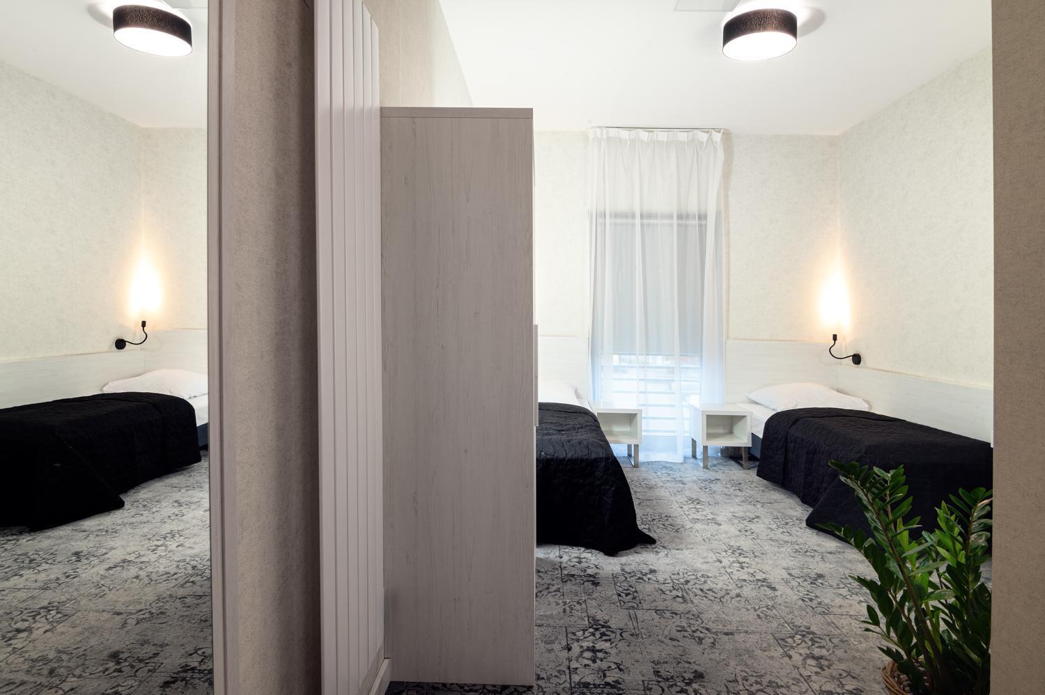 Hotel Absolwent Gostyń Екстериор снимка