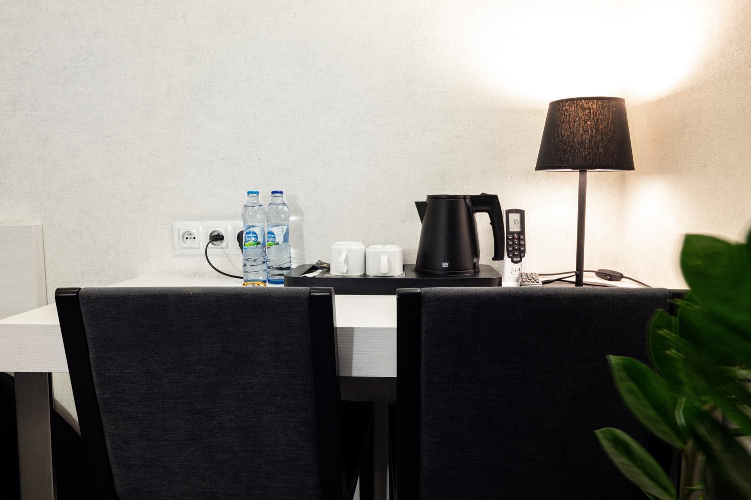 Hotel Absolwent Gostyń Екстериор снимка