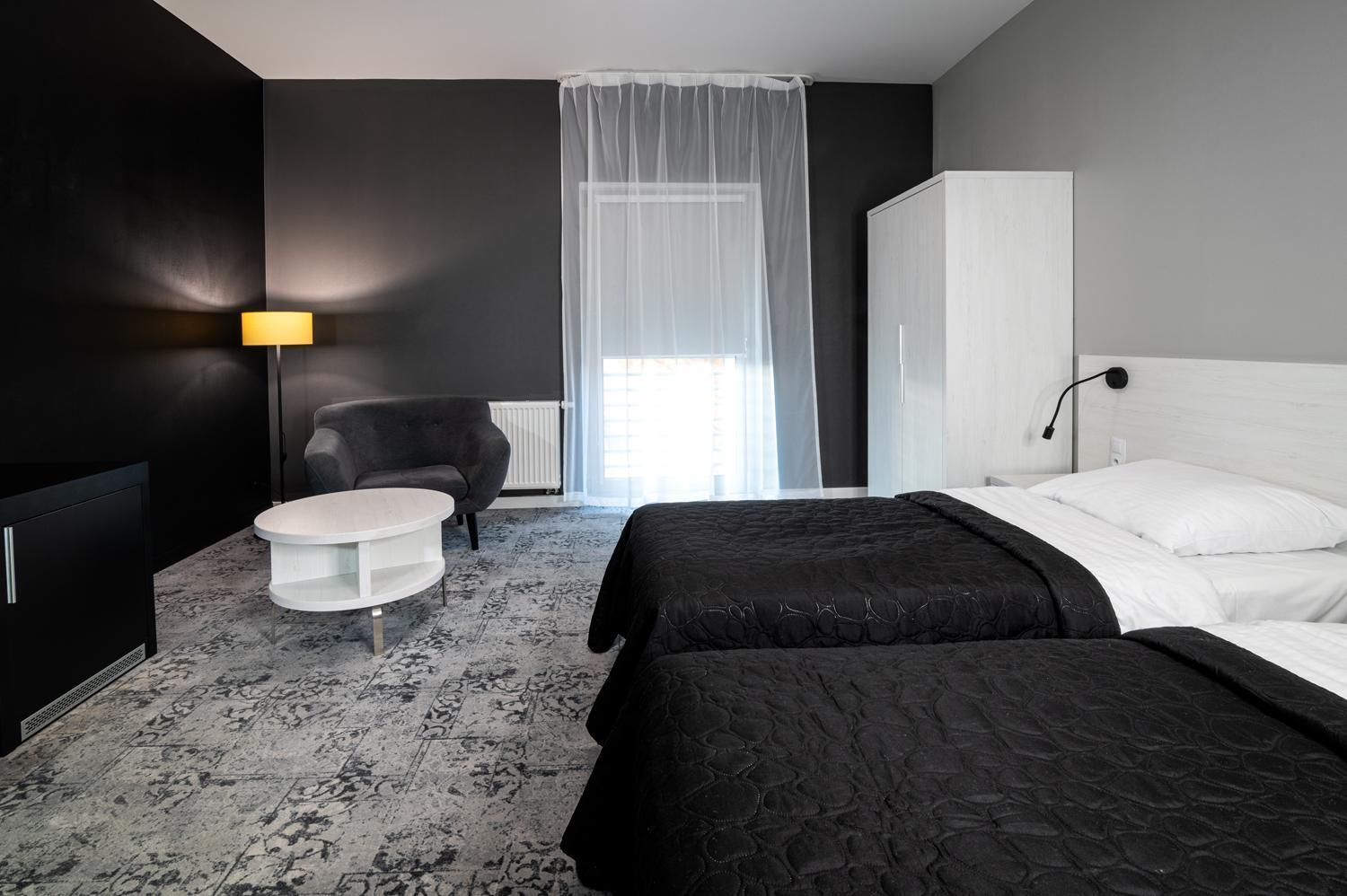 Hotel Absolwent Gostyń Екстериор снимка