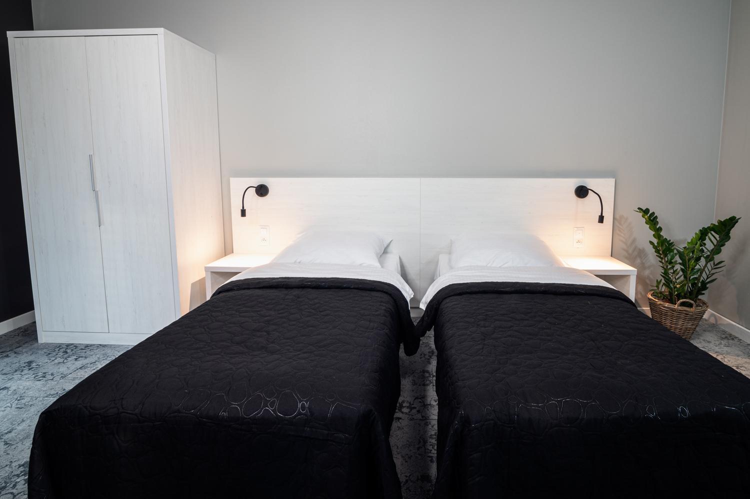 Hotel Absolwent Gostyń Екстериор снимка
