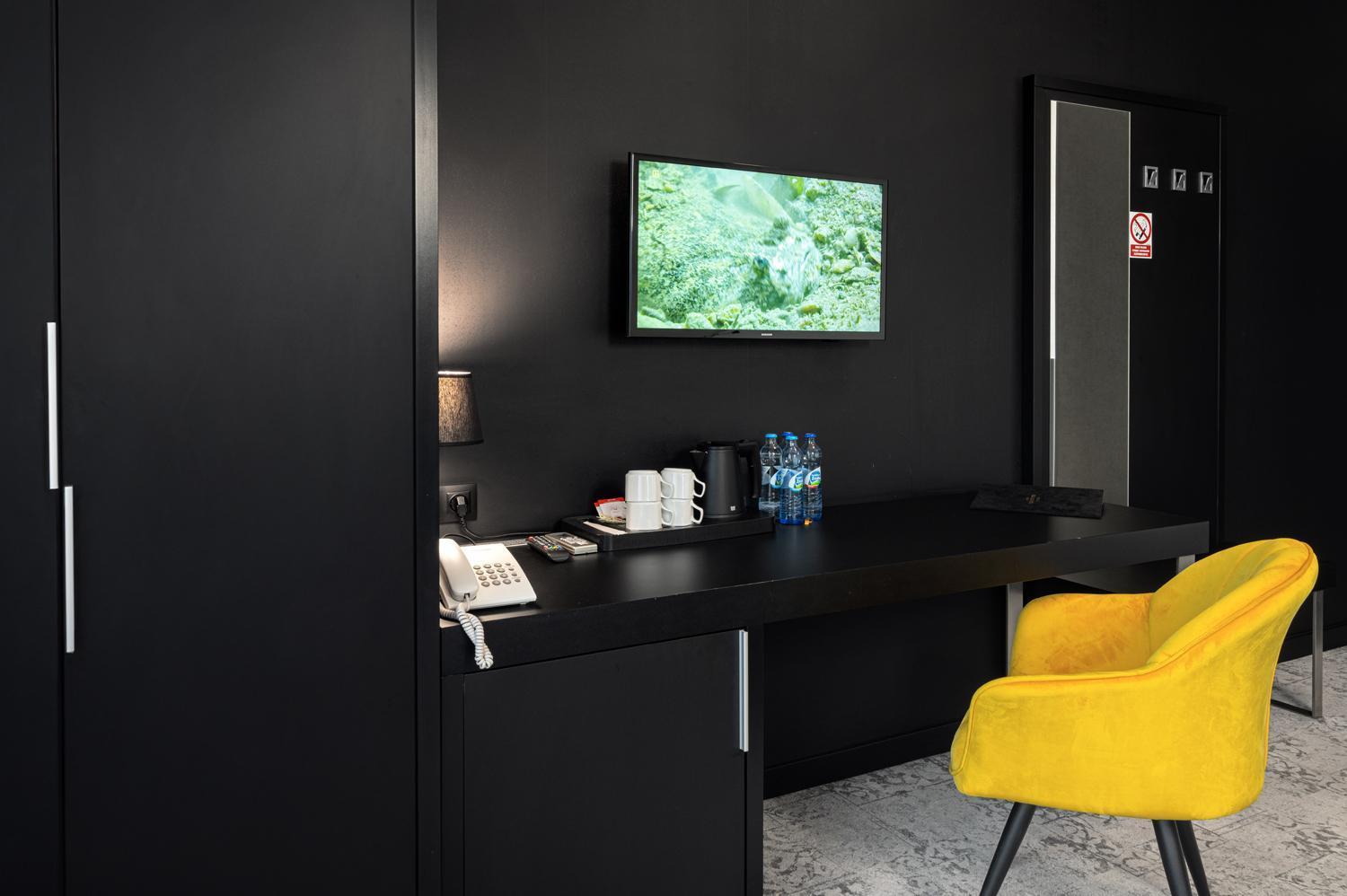 Hotel Absolwent Gostyń Екстериор снимка