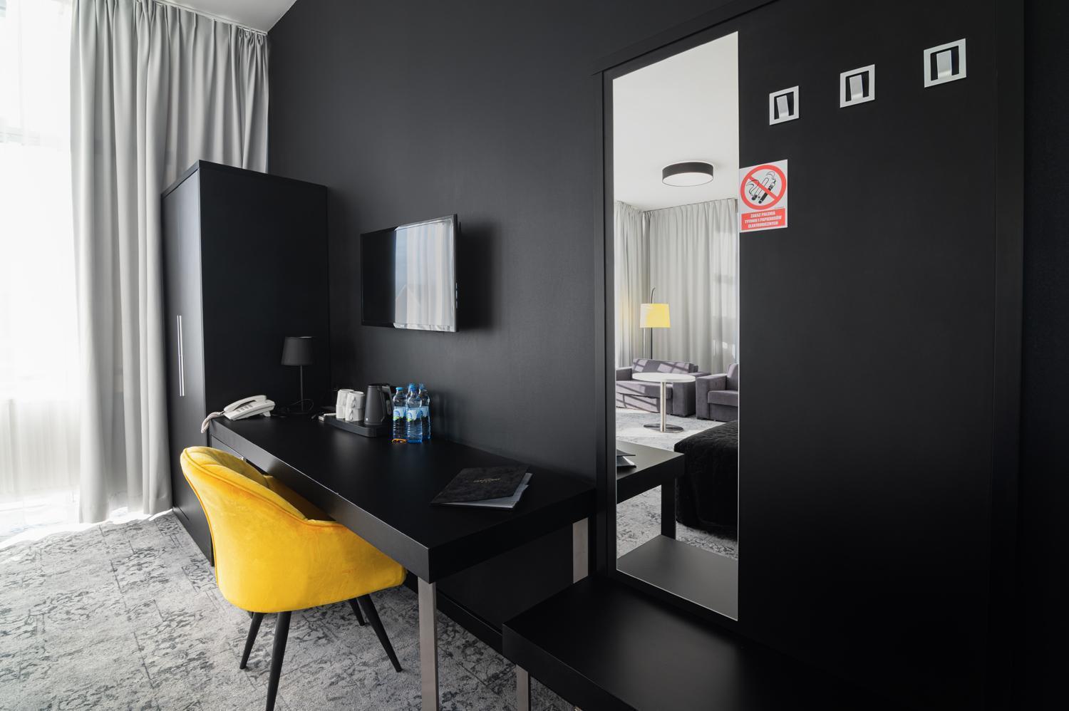 Hotel Absolwent Gostyń Екстериор снимка