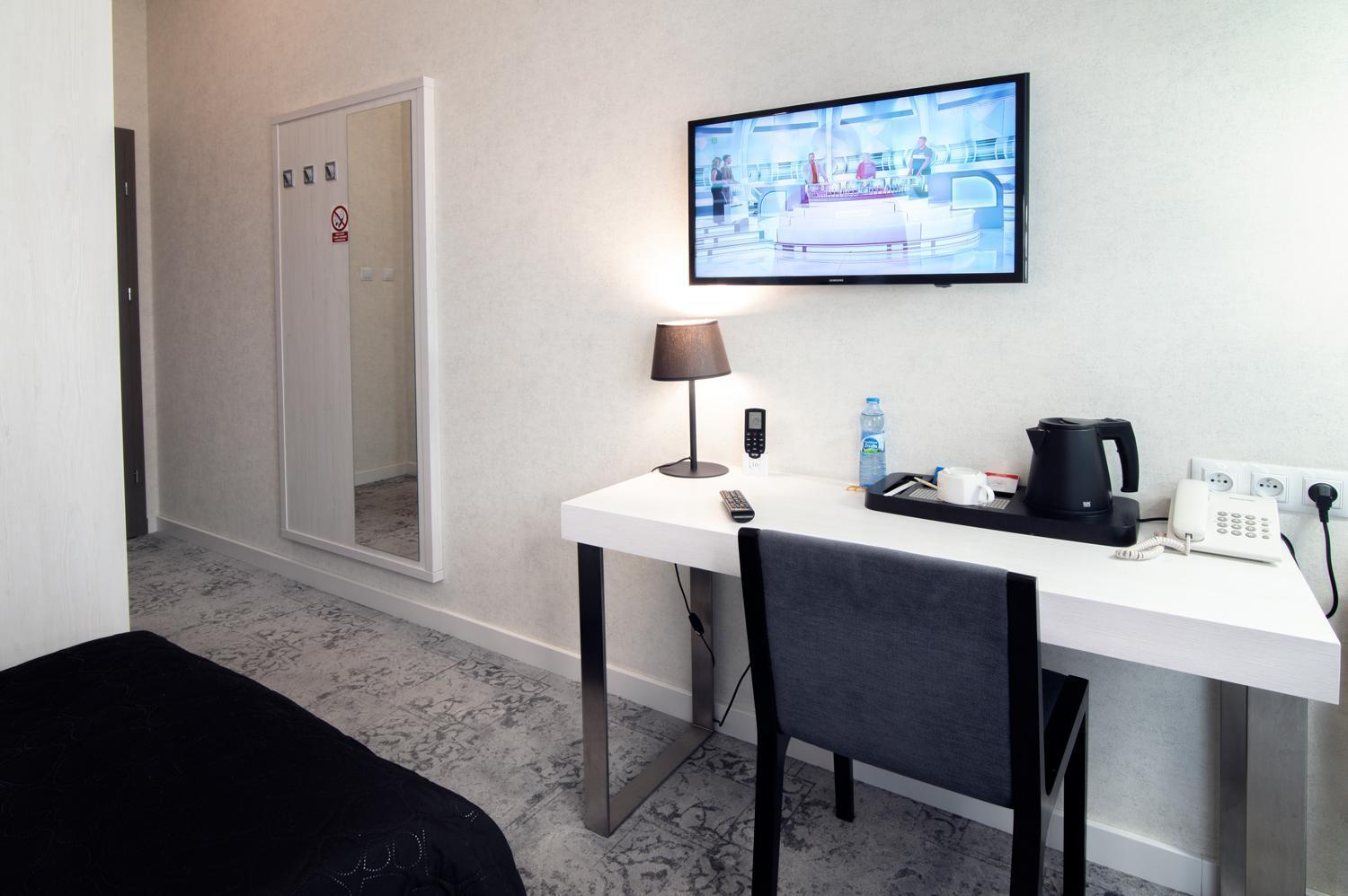 Hotel Absolwent Gostyń Екстериор снимка