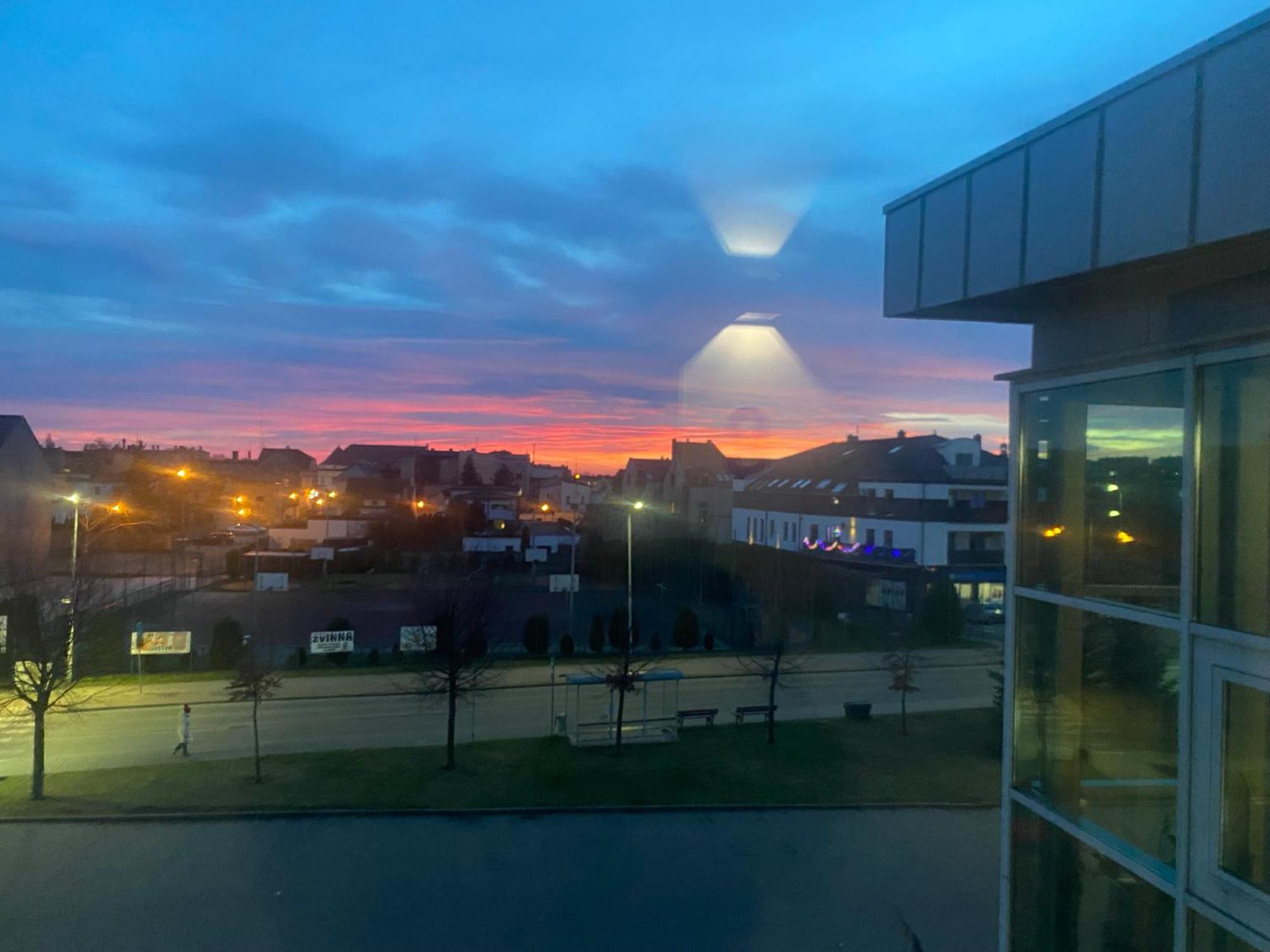 Hotel Absolwent Gostyń Екстериор снимка