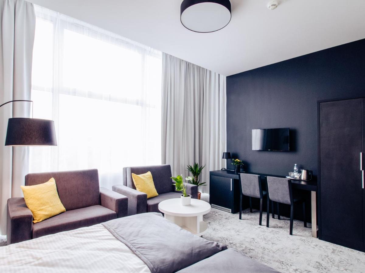 Hotel Absolwent Gostyń Екстериор снимка